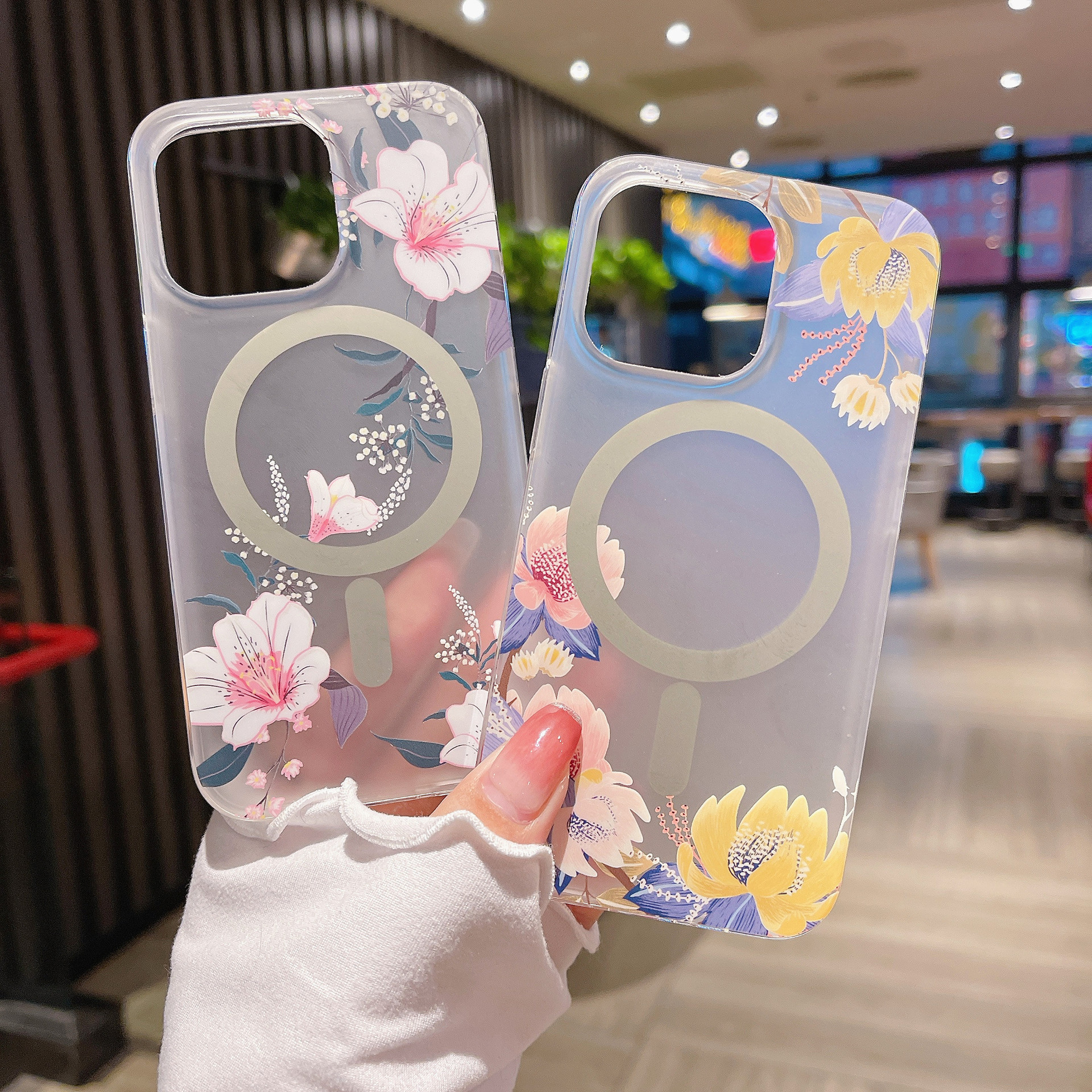 Funda arenada transparente con flor y succión magnética