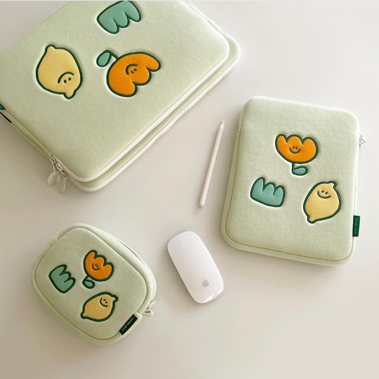Mochila para laptop con diseño exclusivo y bordado de limón y flores
